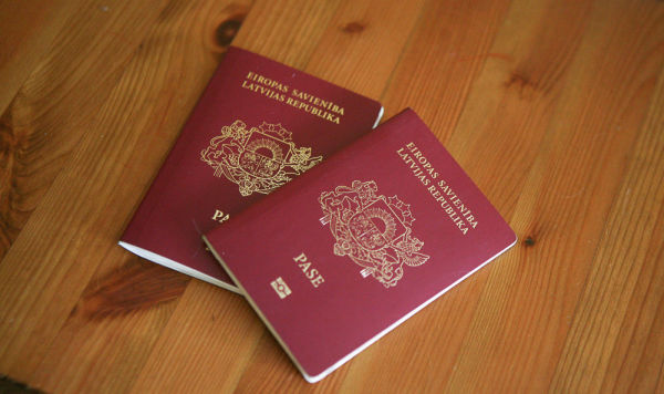 Паспорт граждан Латвии с визой в Россию